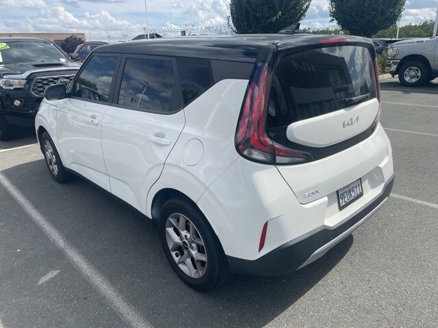 2023 Kia Soul LX S photo 2