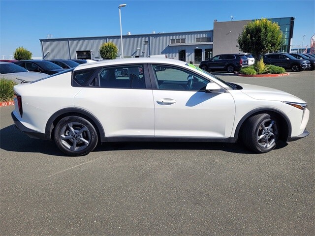 2025 Kia K4 LXS photo 3