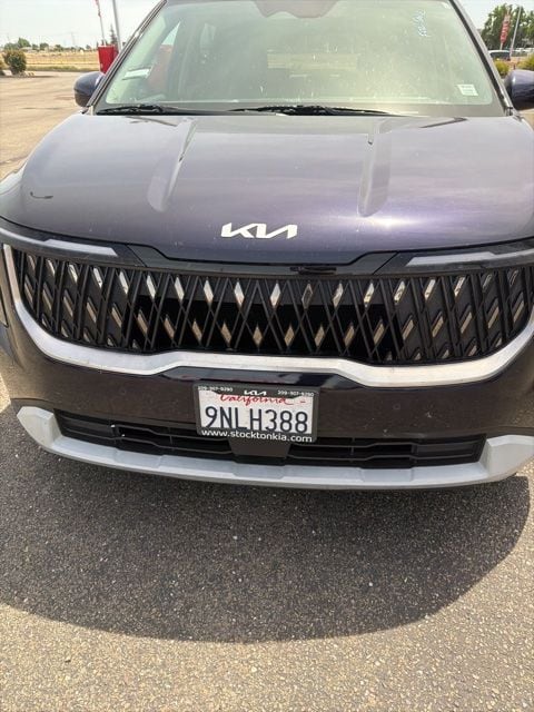 2025 Kia Carnival photo 3
