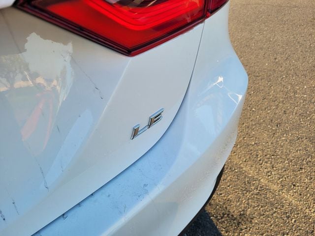 2021 Toyota Camry LE photo 6