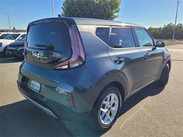 2024 Kia Soul S photo 2