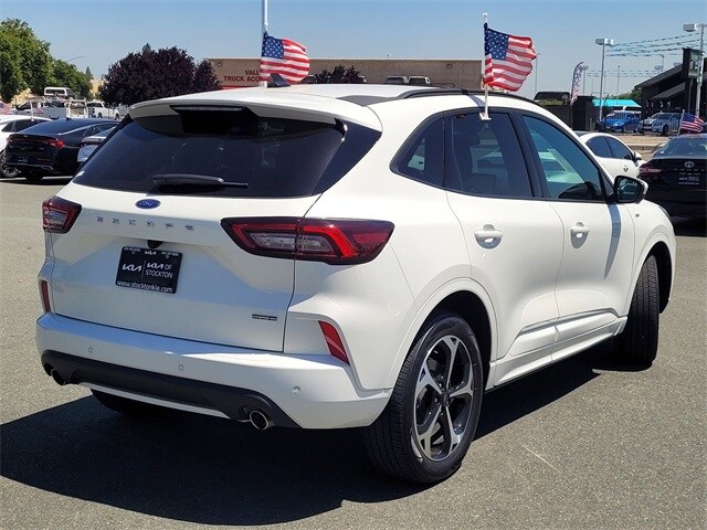 2023 Ford Escape ST-Line Elite photo 4