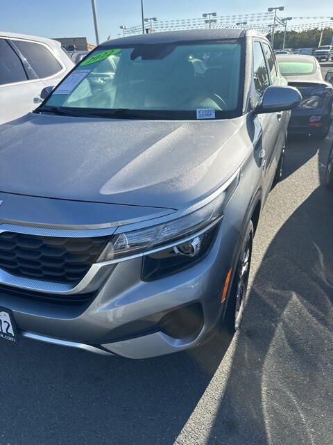 2022 Kia Seltos LX photo 4