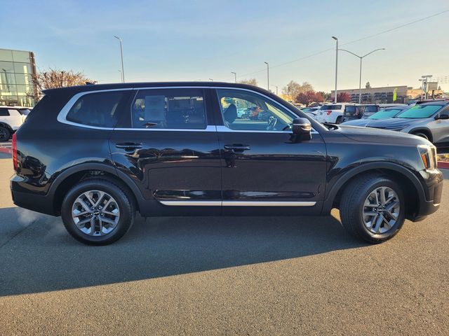 2024 Kia Telluride LX photo 3