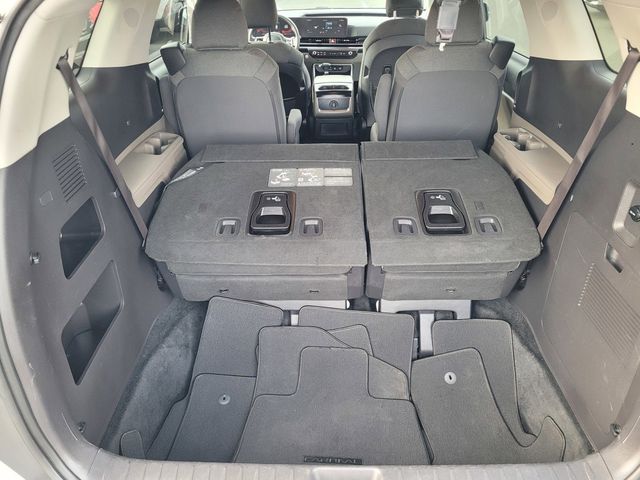 2025 Kia Carnival LX photo 6