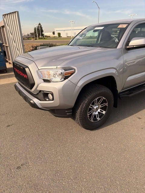 2020 Toyota Tacoma SR5 photo 2