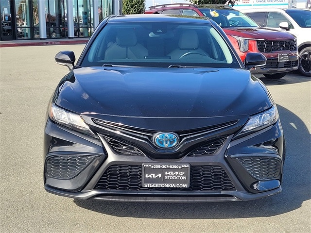 2022 Toyota Camry Hybrid SE photo 3