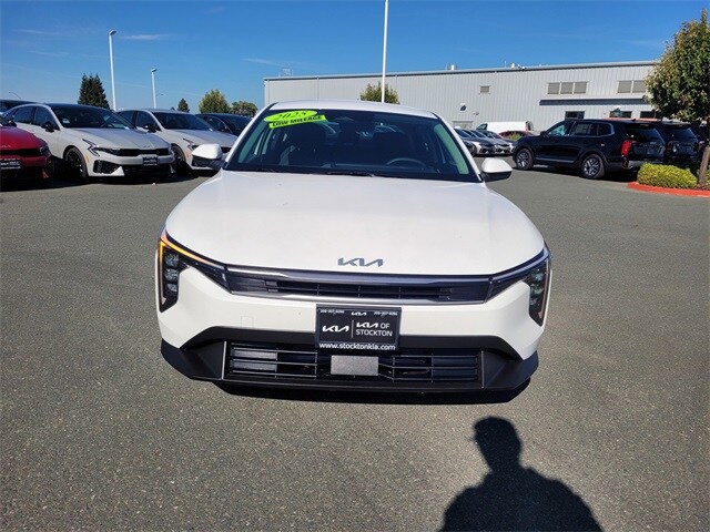 2025 Kia K4 LXS photo 2