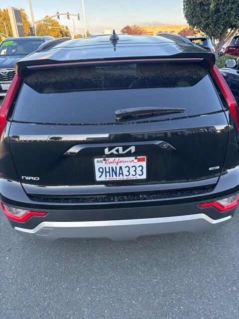 2023 Kia Niro LX photo 2