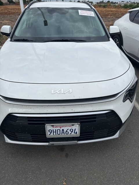 2023 Kia Niro EX photo 3