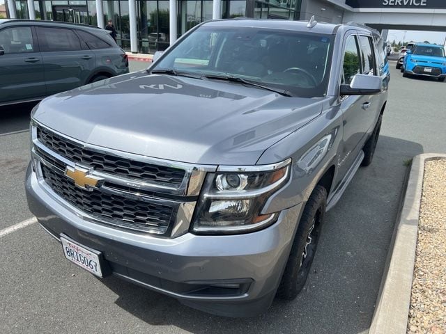 2020 Chevrolet Suburban LT photo 2