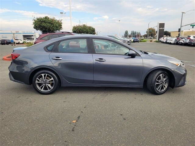 2024 Kia Forte LXS photo 2