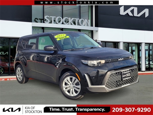 2023 Kia Soul LX's photo