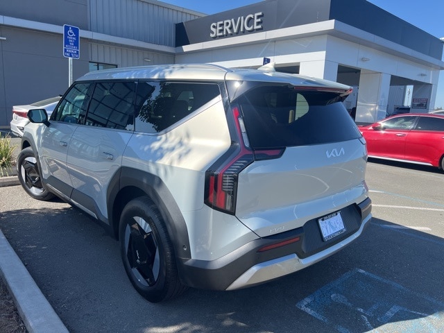 Used 2026 Kia EV9 Wind with VIN 5XYAFFS54TG009409 for sale in Stockton, CA