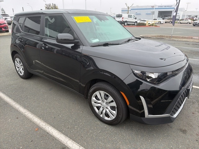 2023 Kia Soul LX's photo
