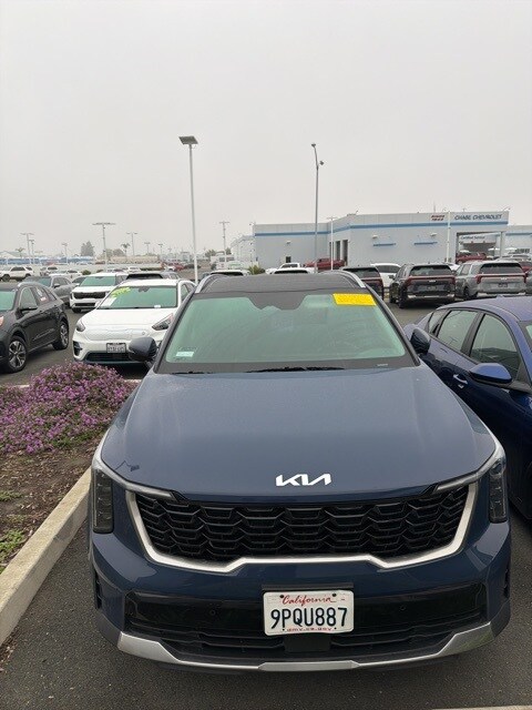 2024 Kia Sorento S photo 2