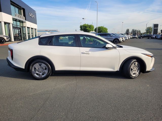 2025 Kia K4 LX photo 2