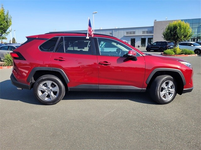 2022 Toyota RAV4 XLE photo 3