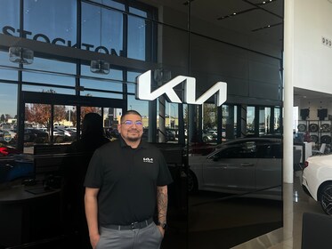 Staff member Jessie Morante from ID_82dea7bfd4d5