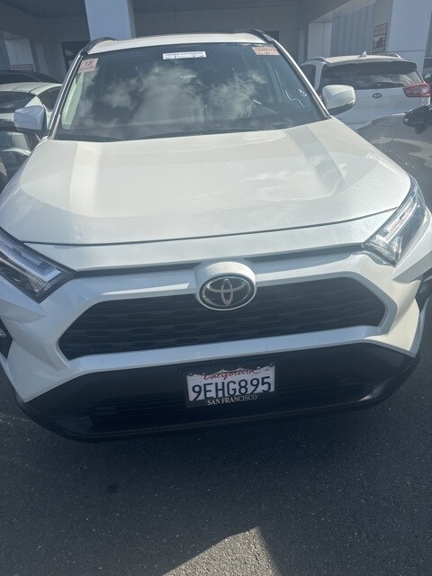 2022 Toyota RAV4 XLE Premium photo 3