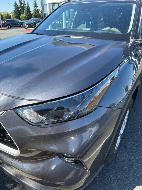 2023 Toyota Highlander L photo 2