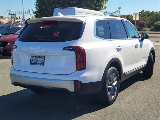 2024 Kia Telluride LX photo 4