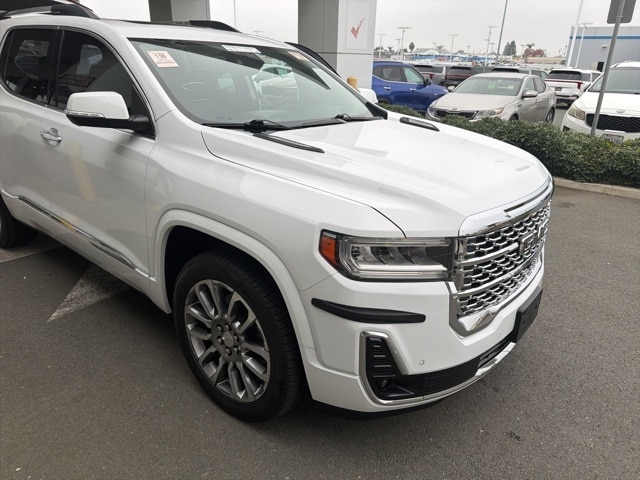 2022 GMC Acadia Denali's photo