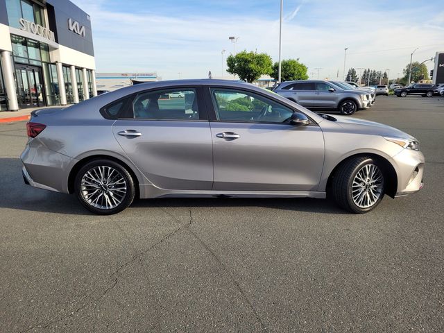 2024 Kia Forte GT-Line photo 2