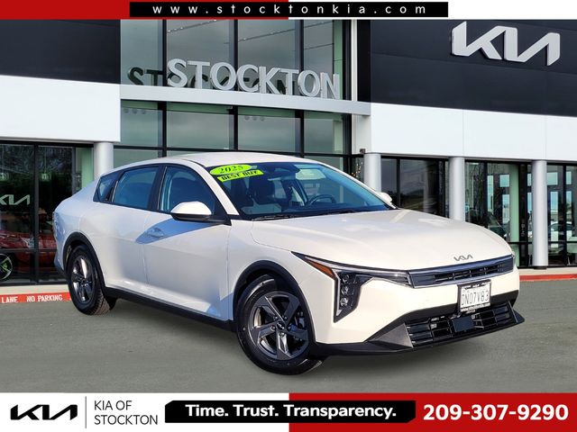 2025 Kia K4 LX AT's photo
