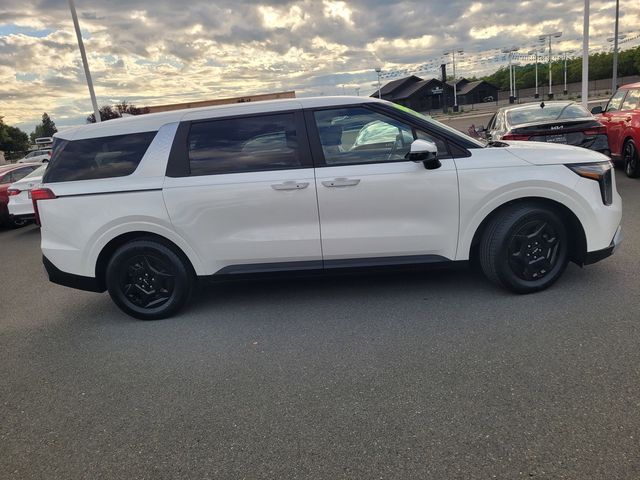 2025 Kia Carnival LX photo 2