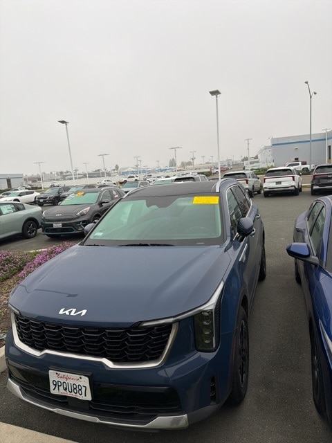 2024 Kia Sorento S photo 3