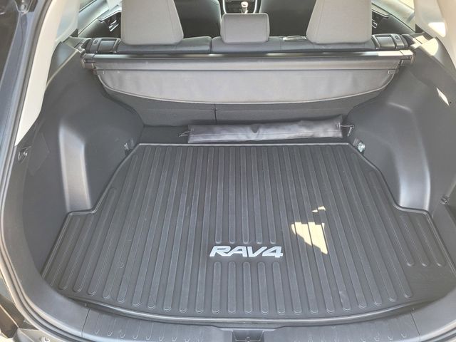 2024 Toyota RAV4 XLE photo 3