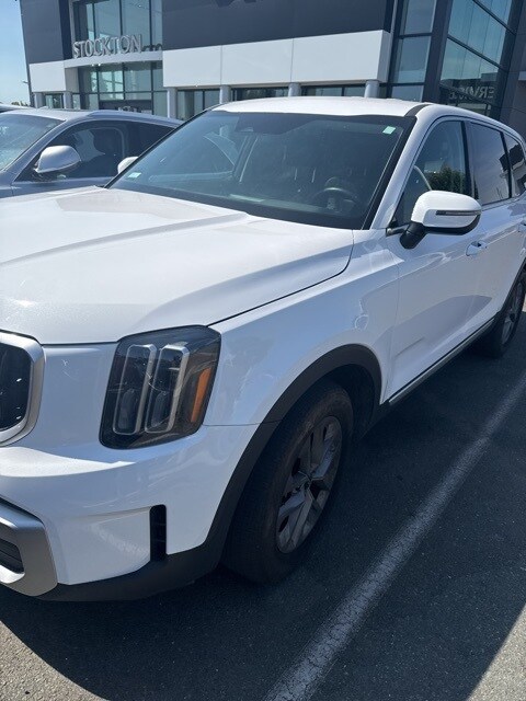 2024 Kia Telluride LX photo 2