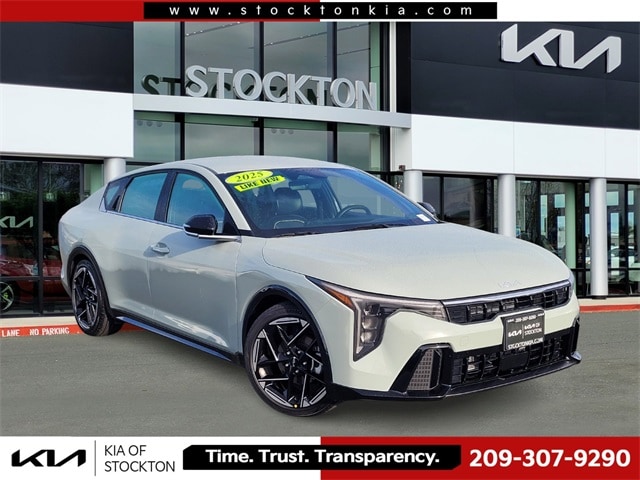 2025 Kia K4 GT-Line's photo