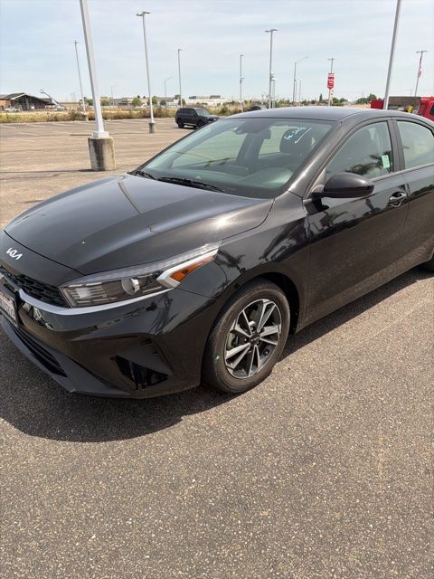 2024 Kia Forte photo 2