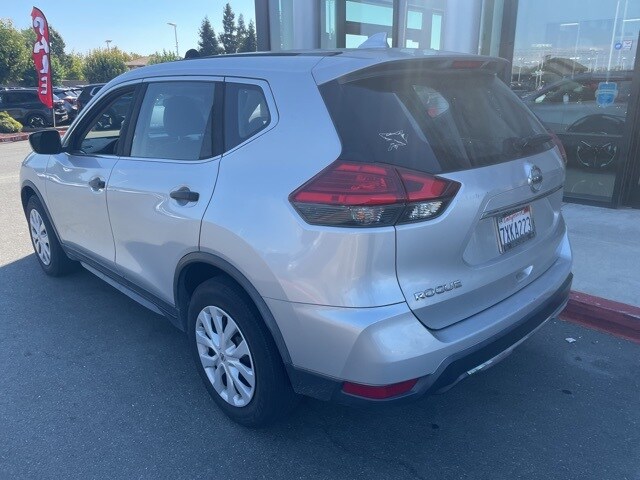 2017 Nissan Rogue S photo 2