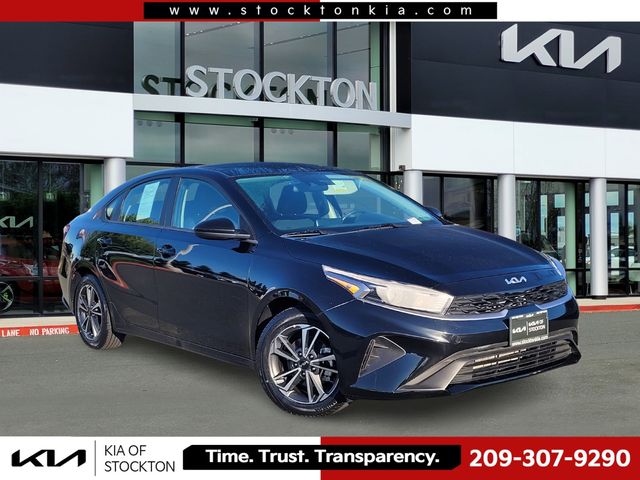 2024 Kia Forte LXS AT's photo