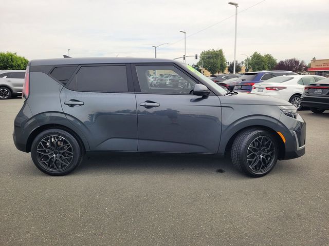 2023 Kia Soul EX photo 2