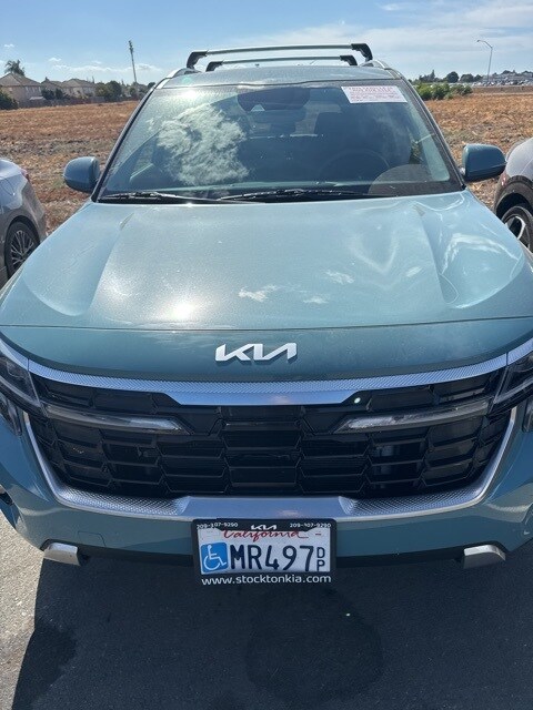 2024 Kia Seltos SX photo 2