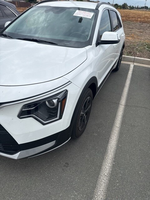 2023 Kia Niro EX photo 2