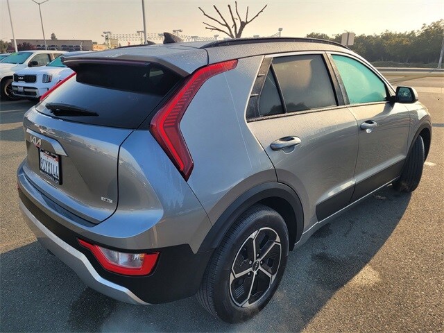 2025 Kia Niro LX photo 4