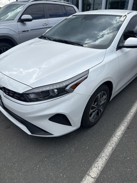 2024 Kia Forte LXS photo 2