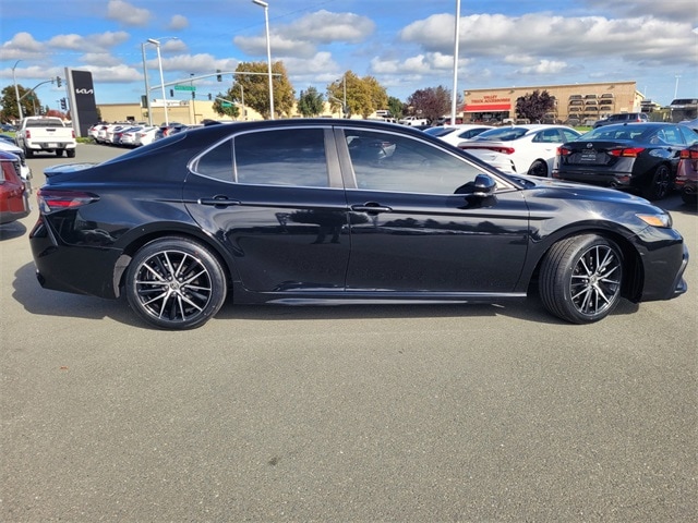 2022 Toyota Camry Hybrid SE photo 4