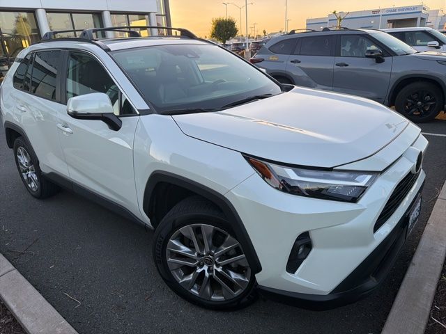 2022 Toyota RAV4 XLE Premium photo 5