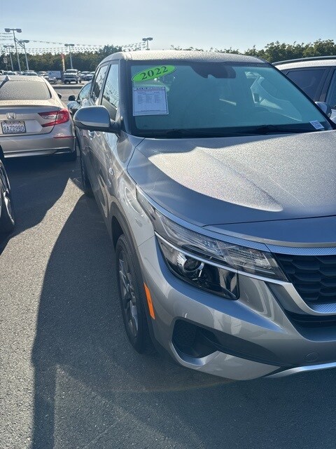 2022 Kia Seltos LX photo 2