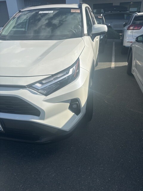2022 Toyota RAV4 XLE Premium photo 4
