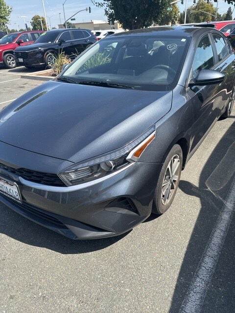 2023 Kia Forte LXS photo 2
