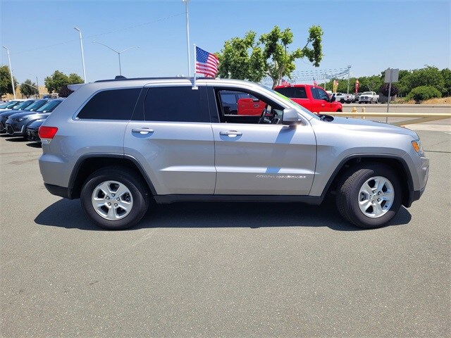 2016 Jeep Grand Cherokee Laredo photo 3