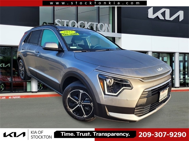 2025 Kia Niro LX's photo