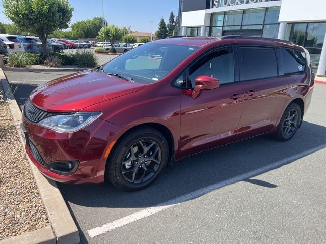 2020 Chrysler Pacifica Touring L 35th Anniversary's photo